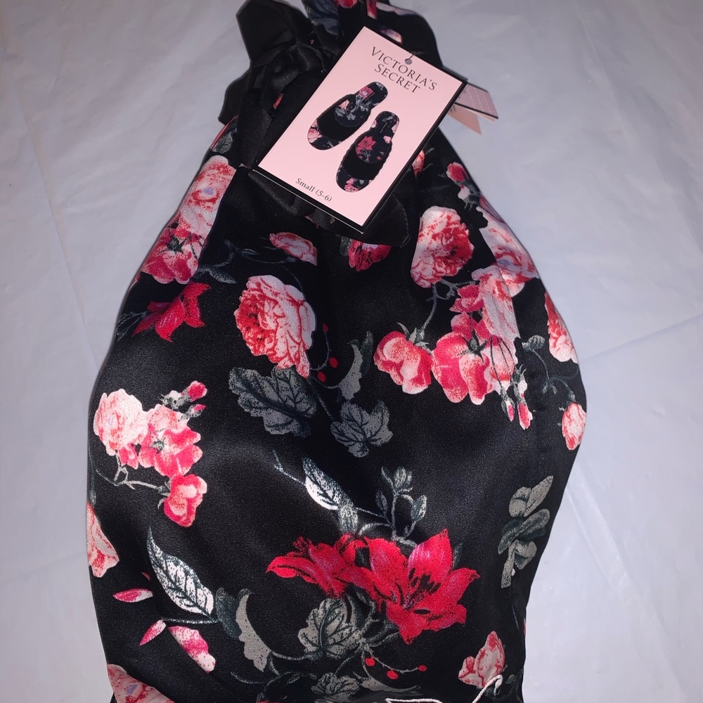 NWT Victoria’s Secret Satin Slippers - Picture 6 of 6